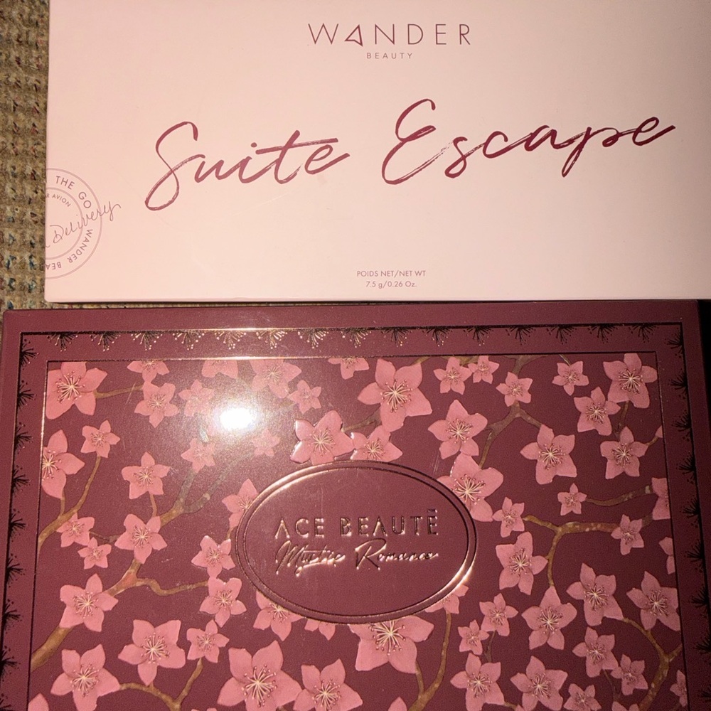 NEW! 2 eyeshadow palettes